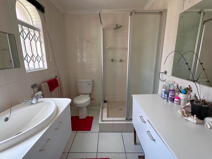 4 Bedroom Property for Sale in Wavecrest Eastern Cape